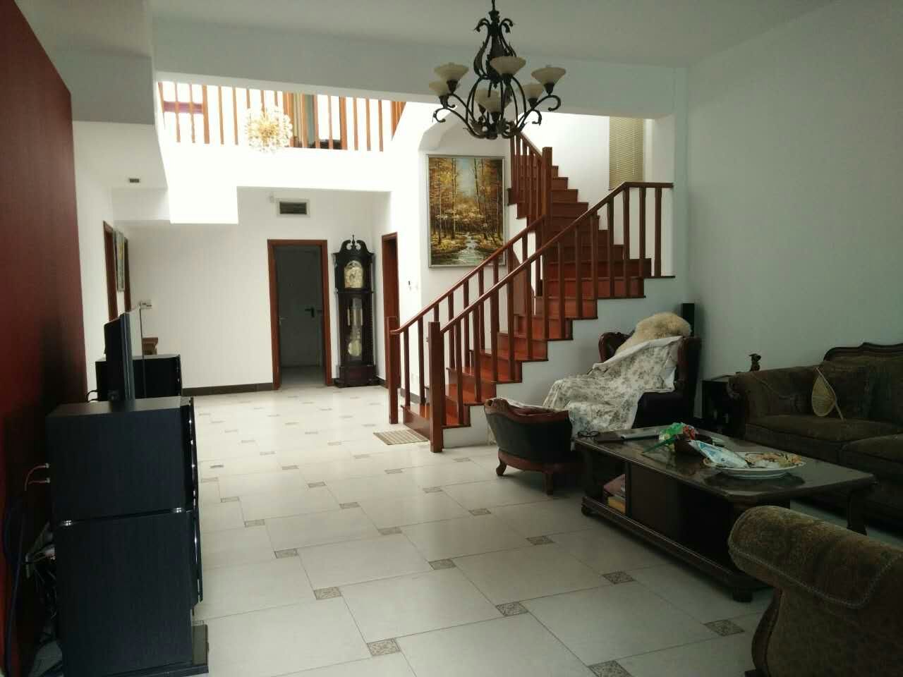 194平1060万 联排边户别墅 精装修 位置好 大挑空 无遮挡